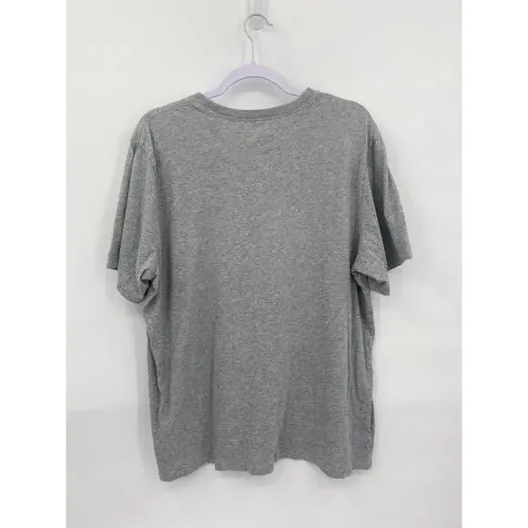 The Nike Tee Embroidered Look Gray Swoosh Logo Red Shirt Men's XL Ar4993-063 - Picture 6 of 7